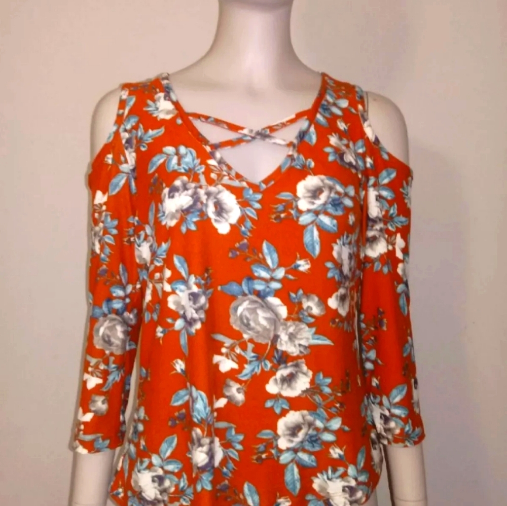 Rue 21 Beautiful Floral cold shoulder top size small